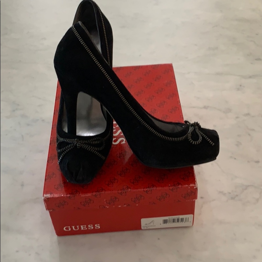 GUESS Black Suede Platform Pump